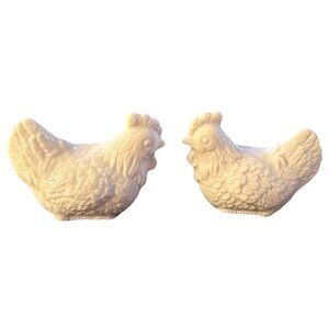 Vintage salt and pepper shakers White Hens Chickens Milky White Farm Animals